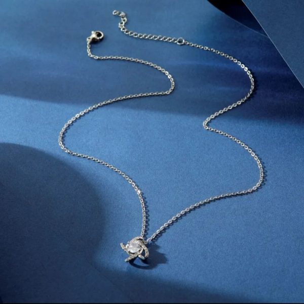 Necklace Ladies Cold Wind Four Leaf Clover With Diamonds Brass Pendant Jewelry
